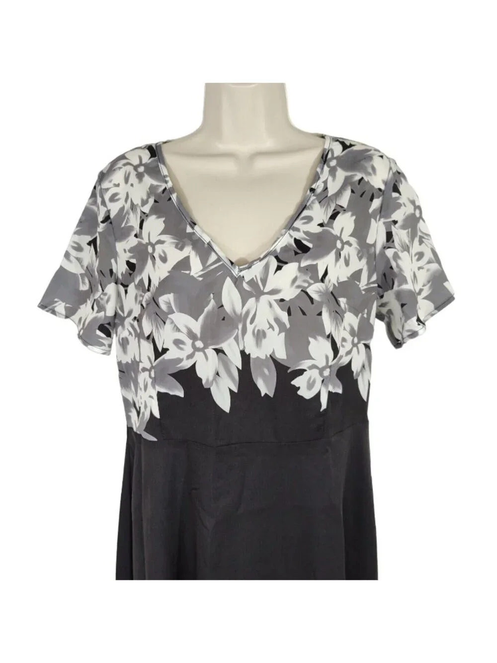 Hekka Black Grey Floral A-line V-neck Dress Women Size M Short Sleeve - Picture 2 of 5